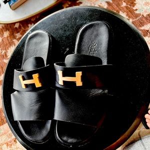 Hermes Arles mule Mule in calfskin with iconic buckle and raw-edged detail